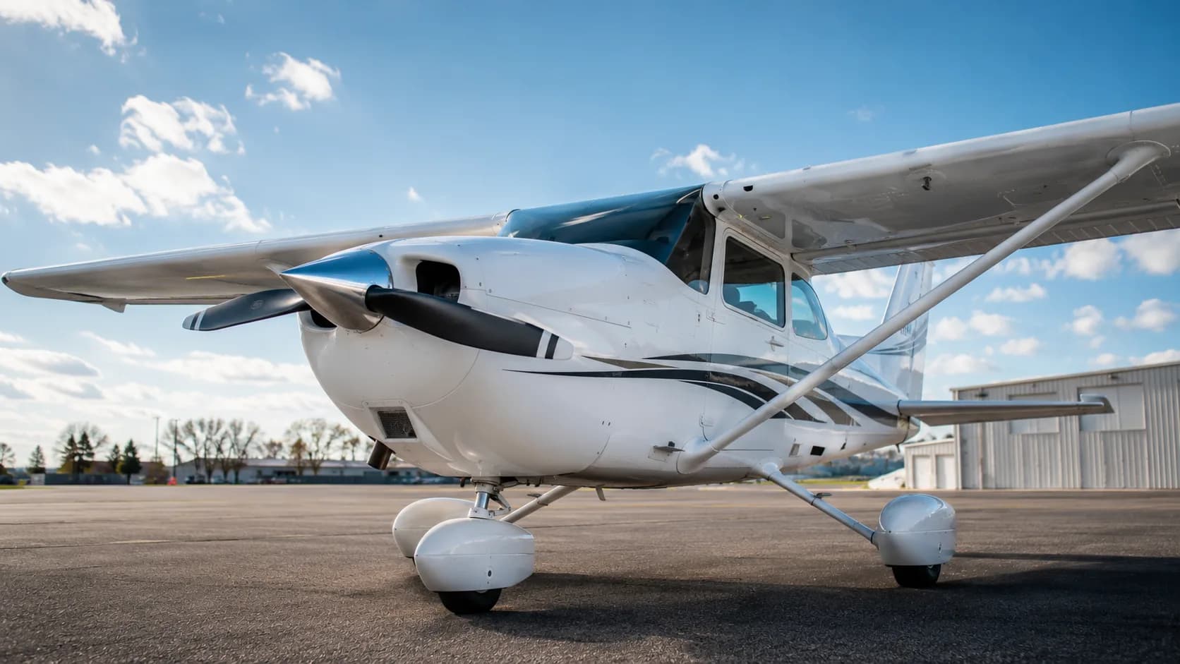 Light aircraft available for rental on AvioSharing
